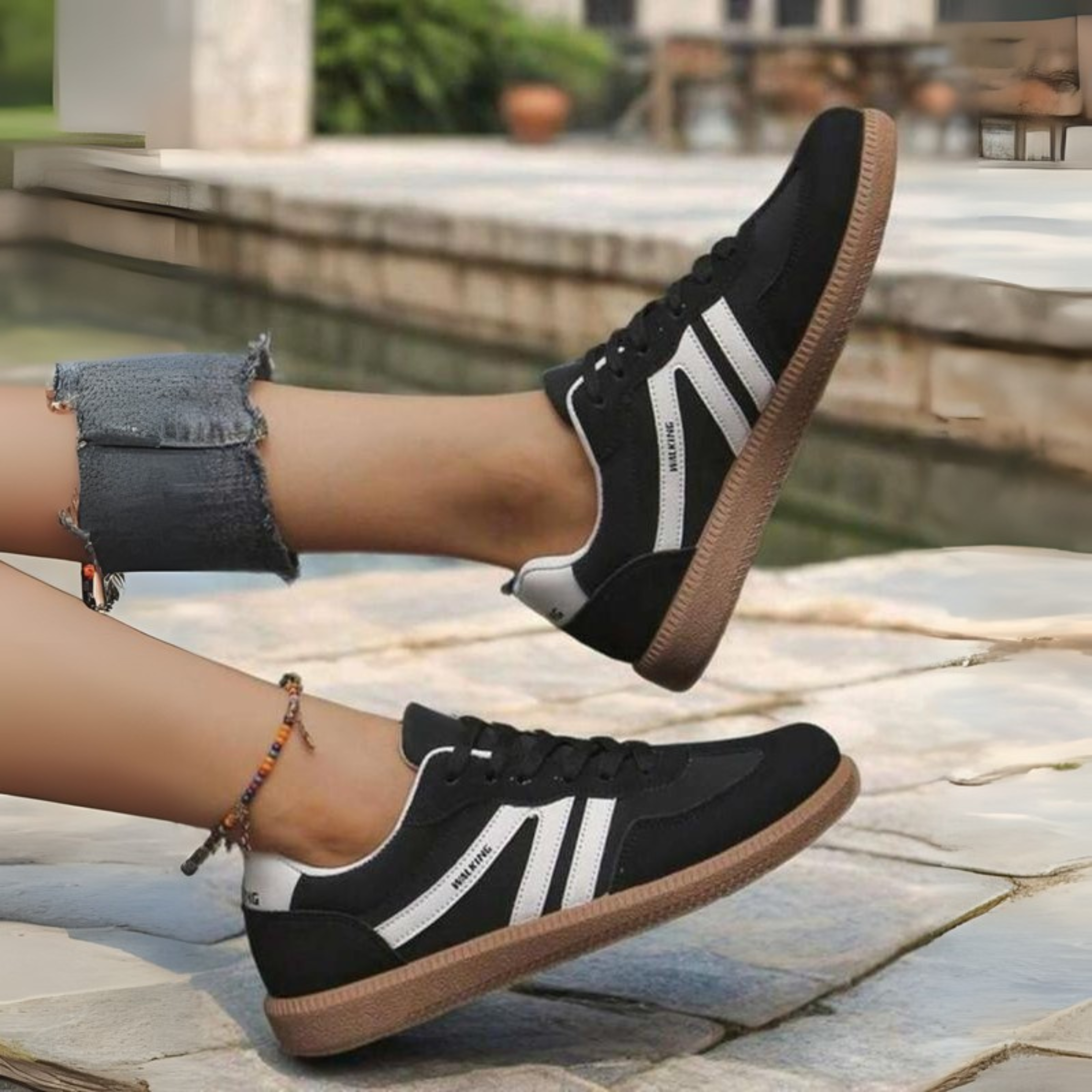 Fuche - Comfy Lace-Up and Non-Slip Sneakers